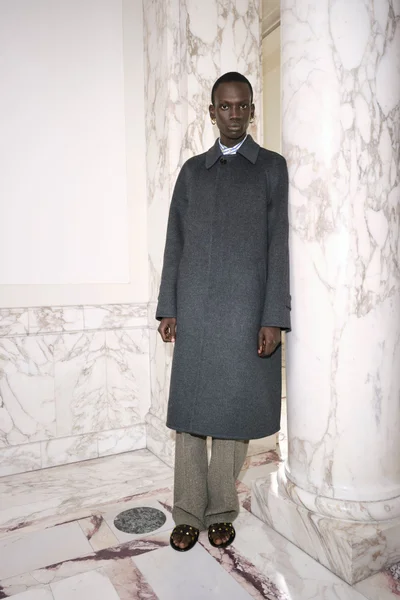 Look 60